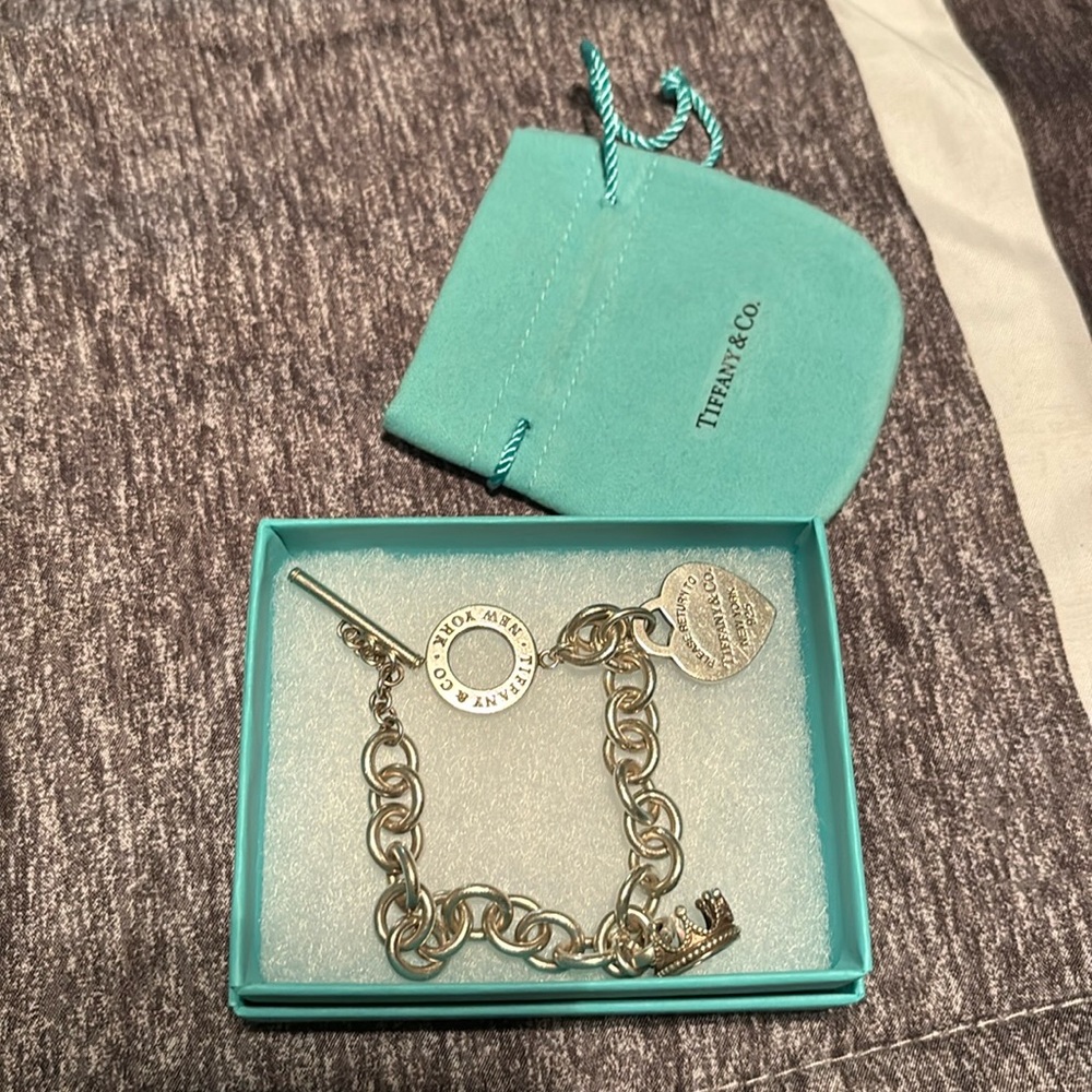 Return to Tiffany charm bracelet with crown charm